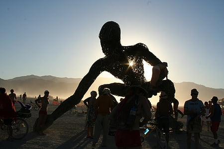 sculpture, Burning man, Crude awakening, coeur étoile, géant, oeuvre d’art