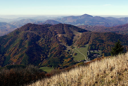 Slovacchia, montagne di Strážov, Fačkov, montagne, autunno