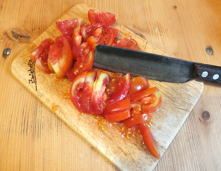 tomate, pedaços de tomate, núcleos, faca, corte, placa, cozinha