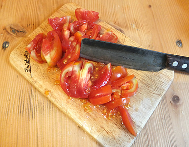 tomate, piezas de tomate, núcleos de, cuchillo, corte, tablero, cocina