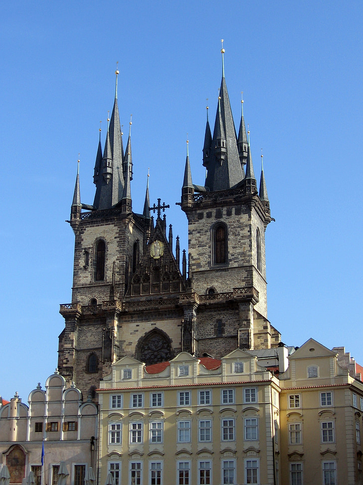 Prague, týn baznīca, baznīcas smailes, tornis, lūgšanu namus, baznīca