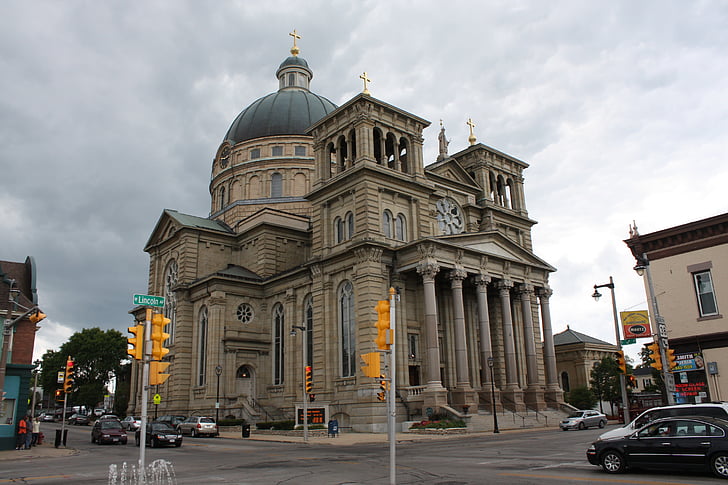 Basilica, Milwaukee, Né, Josafat