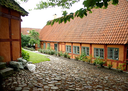 Danemarca, Ebeltoft, Acoperisuri cu gresie, pavele