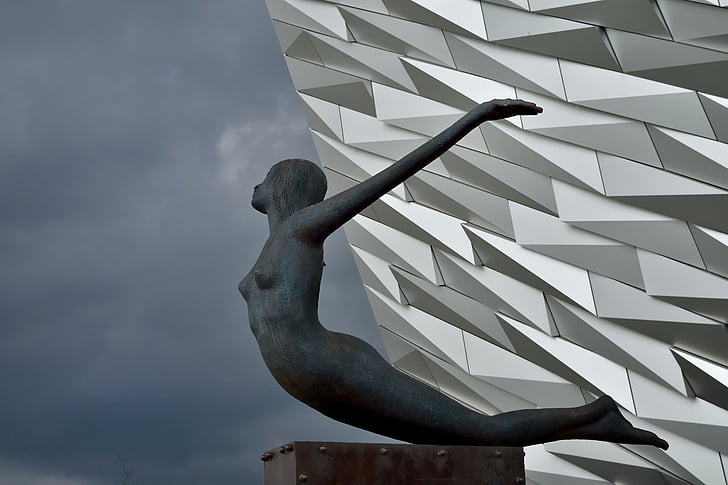 Belfast, titanic museet, statuen, vegg