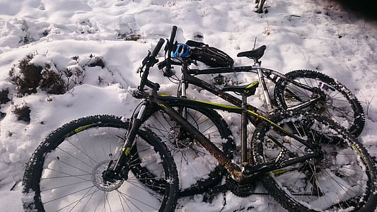 bicicletes, en la, neu, bicicletes, l'hivern, roda, a l'exterior
