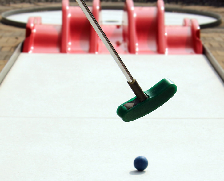 golfe em miniatura, mini golf club, jogo de habilidade, bola de golfe mini, bola, planta de mini-golfe, obstáculos
