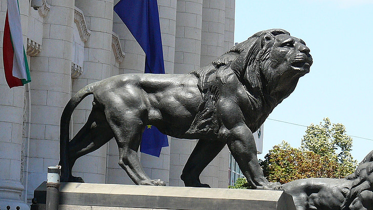 Lion, patsas, Sofia, oikeustalo Sofiassa