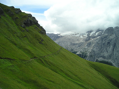 Marmolada Severní stěna, bindelweg, singletrail, mraky, zákal, Dolomity, hory
