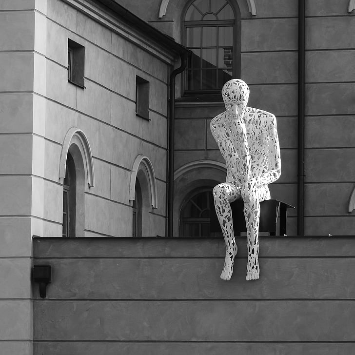 gatvės menas, Menas, statula, sėdi žmogus, čekų Budejovicai, visas ilgis, mados