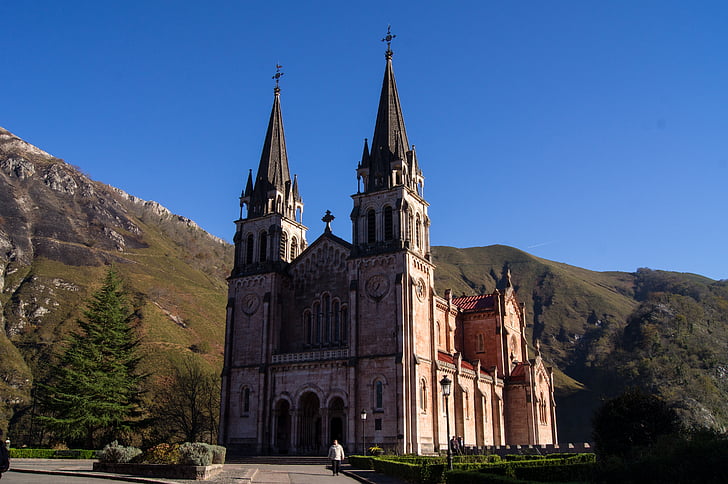 Asturija, Covadonga, cerkev, gradbeništvo, svetišče, vere, Zgodovina