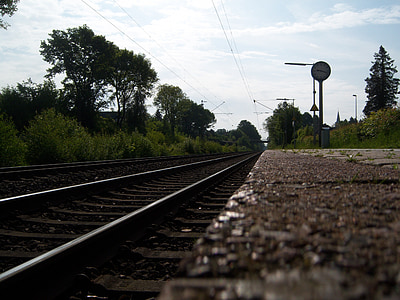 rails de chemin de fer, Gare ferroviaire, chemin de fer, plate-forme