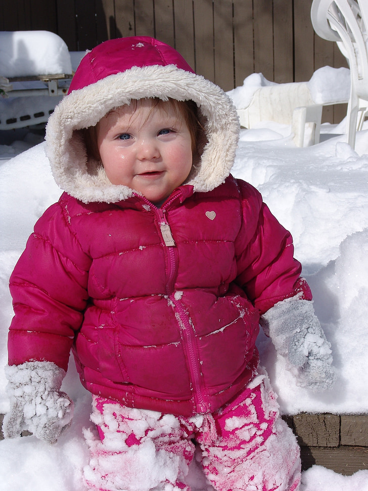 Tüdruk, mängida, lumi, talvel, külm, lõbus, lapse