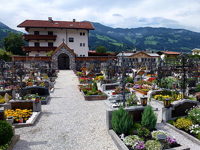 Uderns, Rakúsko, budovy, Village, cintorín, kvety, rastliny