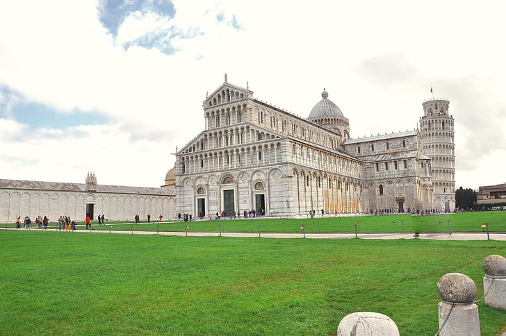 Avrupa, Pisa, İtalya