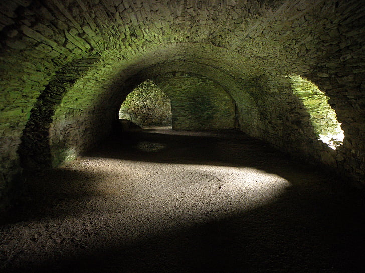 katakombe-katakombe, gudang, kereta bawah tanah, abad pertengahan