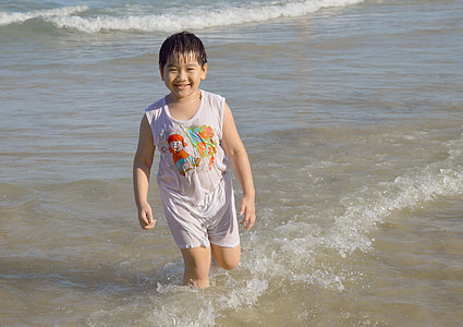 Αγόρι, ιδανικά για παιδιά, παραλία, διασκέδαση, Βιετνάμ, στη θάλασσα, το καλοκαίρι