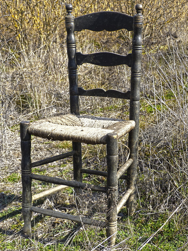 alten Stuhl, aufgegeben, Wicker, marode, gebrochen, zerbrochene Stuhl, Holz - material
