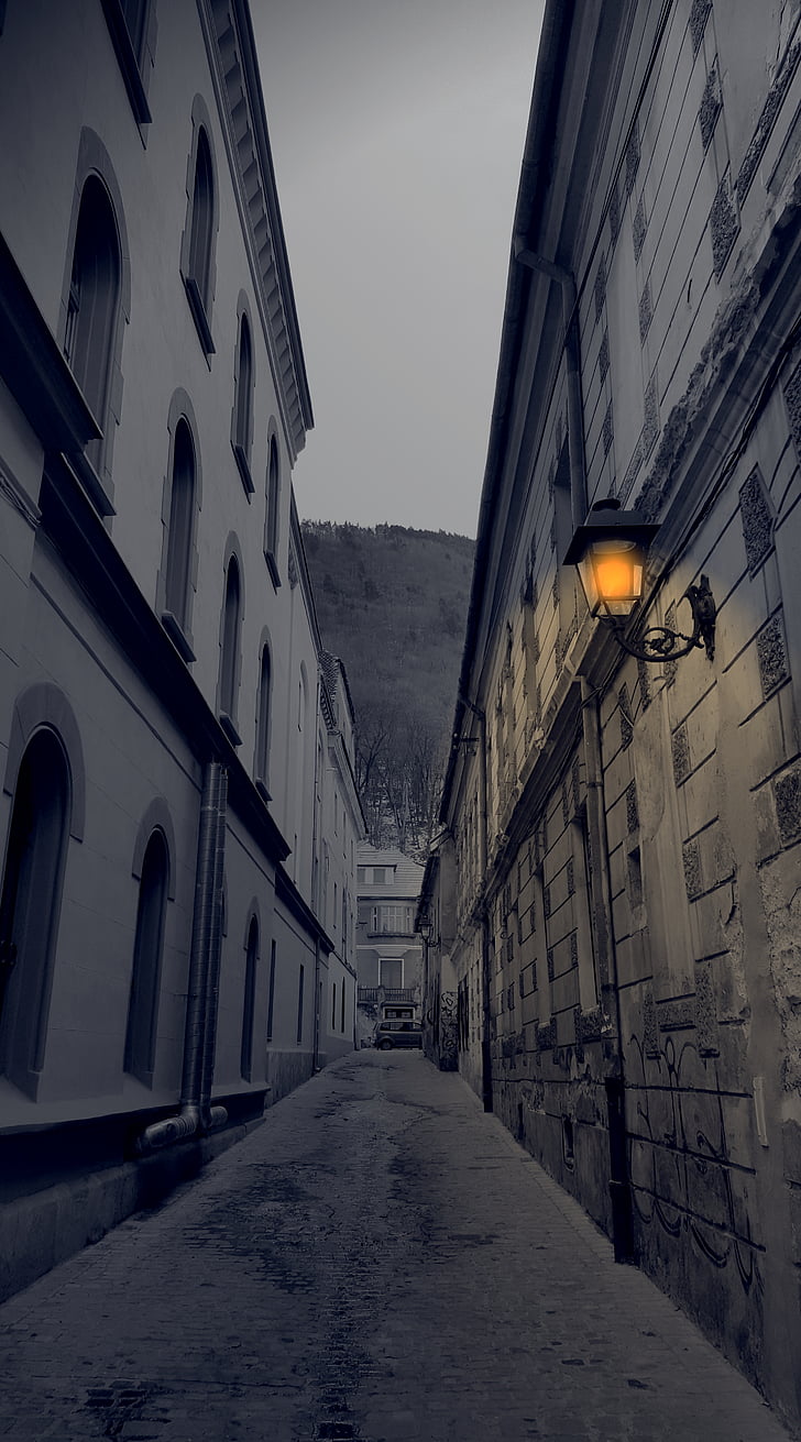 lanterne, ville, rue étroite, nuit, Brasov, montagne, Roumanie