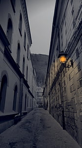 Фонарь, город, узкая улица, ночь, Брашов, Гора, Румыния