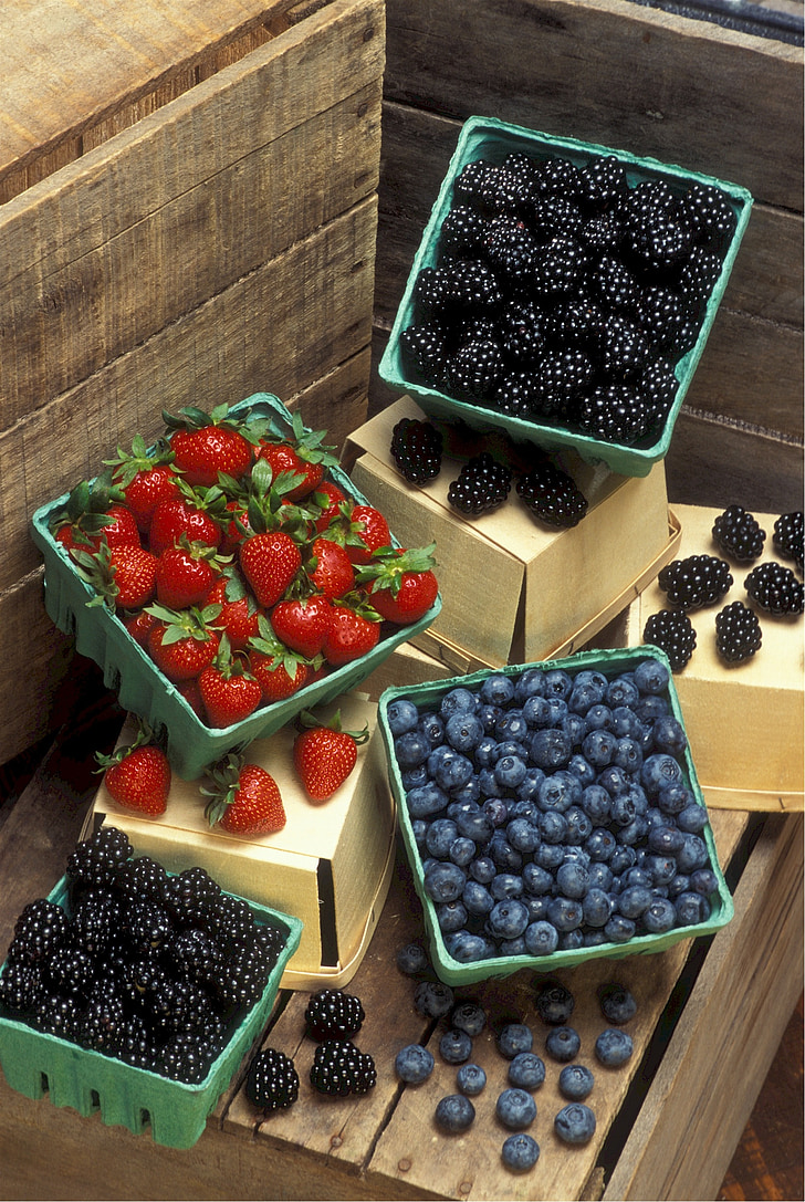 berries, strawberries, blackberries, blueberries, healthy, sweet, fresh