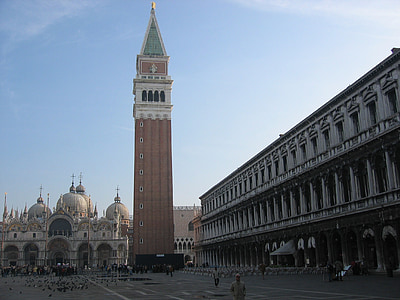 Svētā Marka laukumu, Venice, Itālija, baloži, ēka