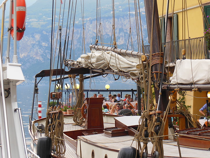přístavní město, Itálie, Lago di Garda, Restaurace Harbour, Restaurace, voda, terasa