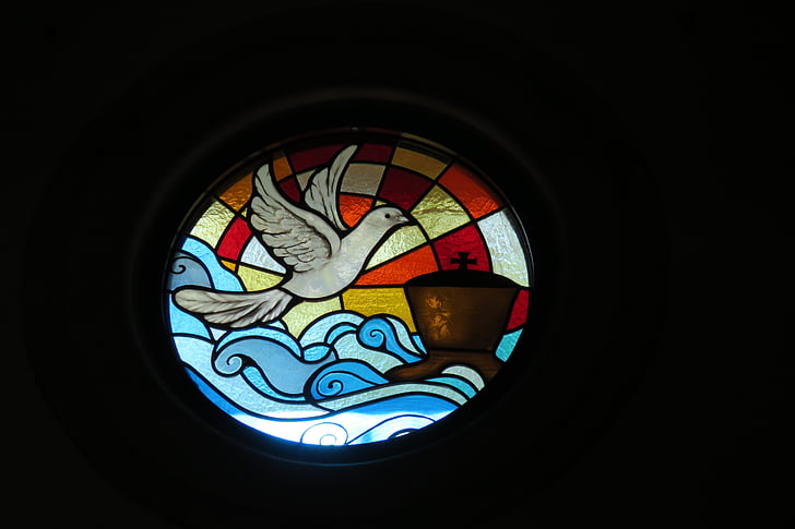 Itaalia, kirik, vitraaži, akna, rahu tuvi, rahu sümbol