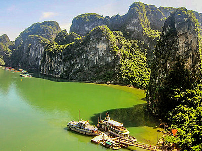 Halong bay, Vietnam, vody, hory, lode, člny, scénické