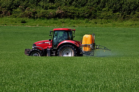 traktors, sarkana, saimniecības, laukos, lauks, aerosols, insekticīds
