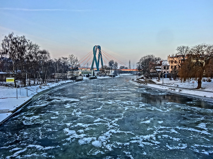 univerzity most, Bydhošť, Polsko, řeka, kanál, křížení, struktura