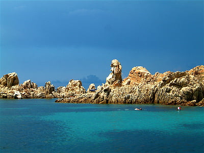 Сардиния, Isola razzoli, Коста Смералда, Средиземно море, Италия, планинското, скали