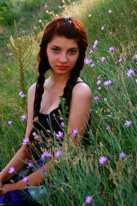 dekle, cvetje, mov, polje, spleteno las, poletje, portret