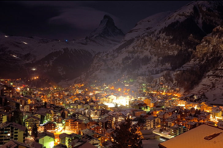 Гора, деревня, город, ночь, фары, Освещенная, лыжи