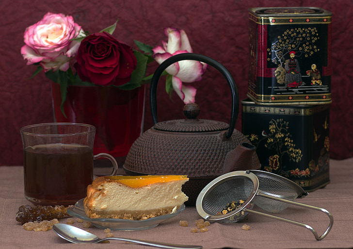 natura statica, tee, oală, ceainic, cutii ceai, tort, trandafiri