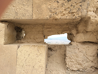 urvas, Akropolio, skylė sienoje, Podglądający, akmeninė siena