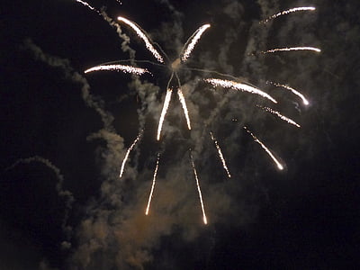 불꽃놀이, 실베스터, 로켓, 화재, 축제, 새 해의 이브, 아름 다운