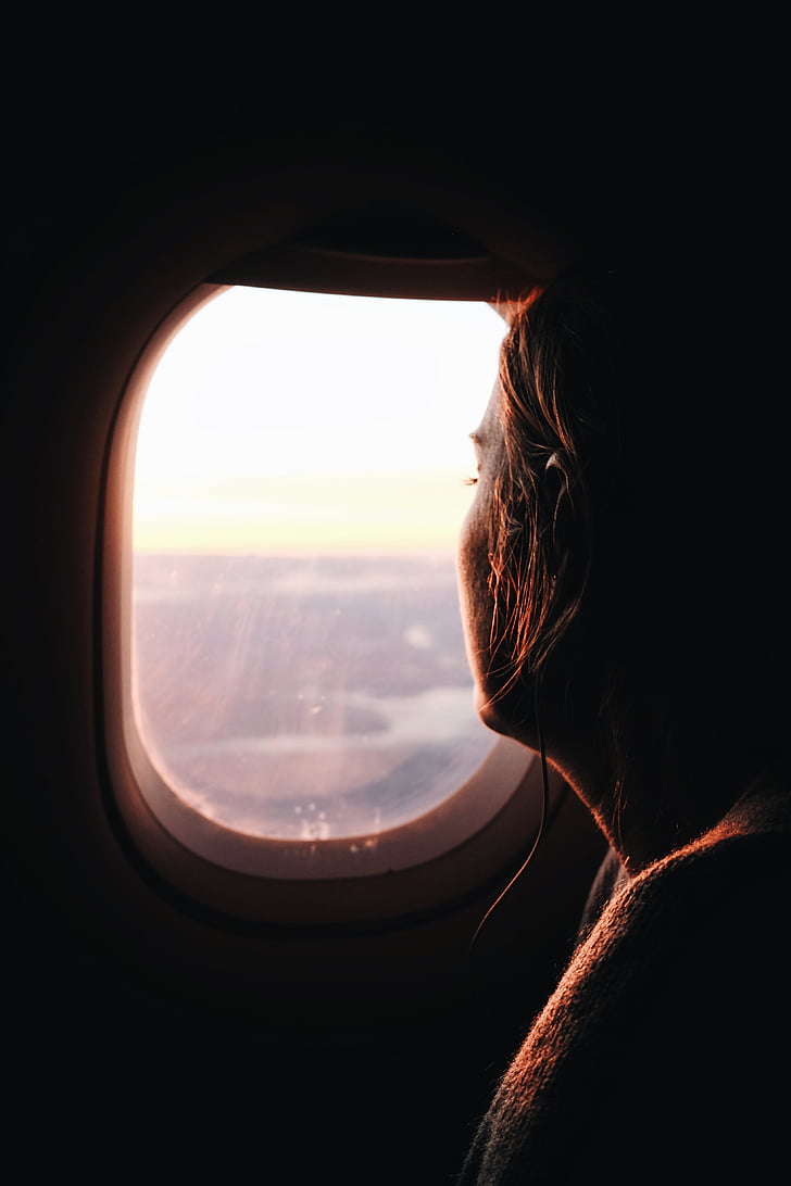 πρόσωπο, θέαμα, βλέποντας, αεροπλάνο, παράθυρο, αεροπλάνο, ηλιοβασίλεμα