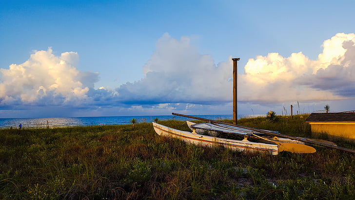 st george island, ochtend, oude boot, strand