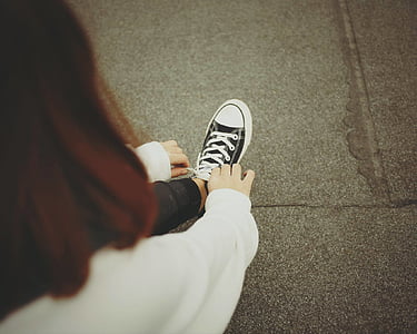 people, woman, sneakers, shoes, converse, tie, sholace