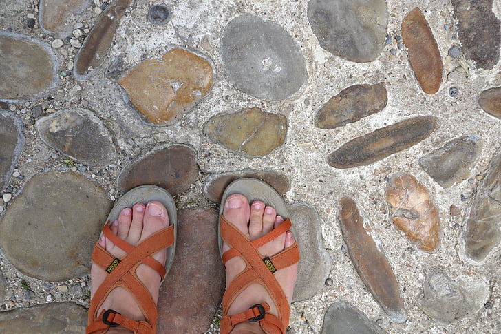 pie, sandalias, zapatos, piedras
