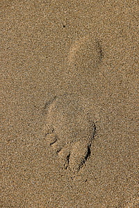 voetafdruk, sporen in het zand, zand, tien, hiel, voet, uitvoeren