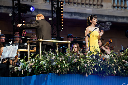 Katie melua, Concierto, cantar, conductor, Anthony inglis, Palacio de Buckingham, gala de coronación