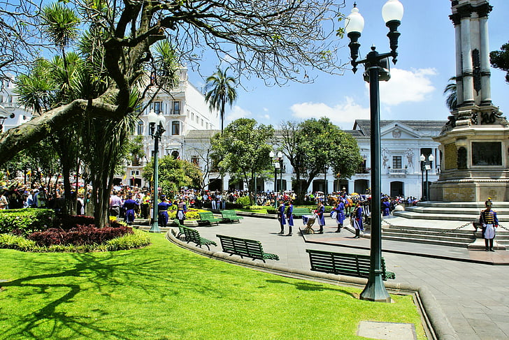 Quito, día de fiesta nacional, Palacio presidencial
