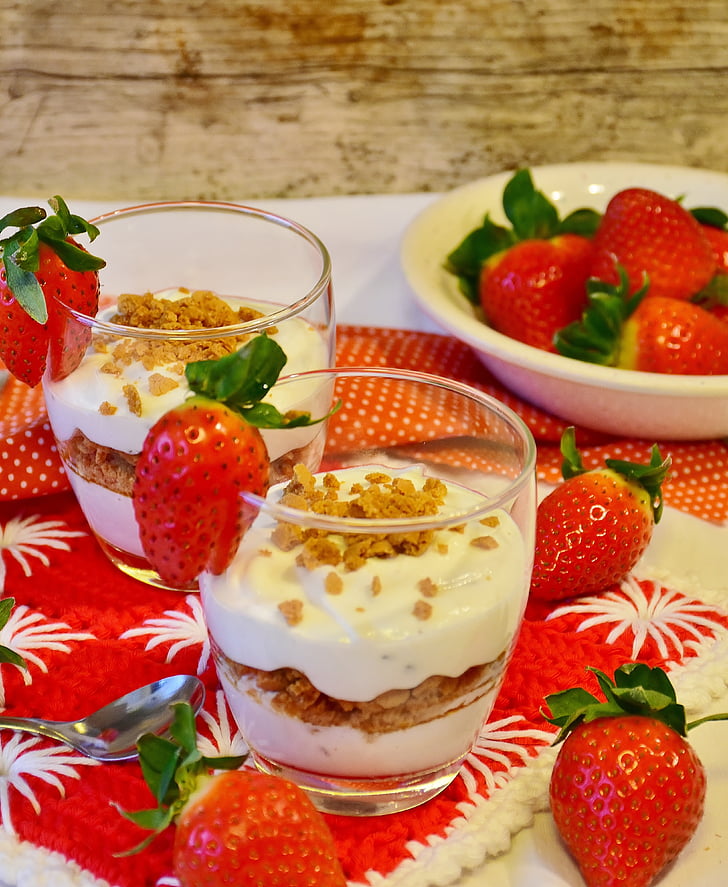 maasika magustoit, maasikad, magustoit, jogurt, koor, magus roog, Armas