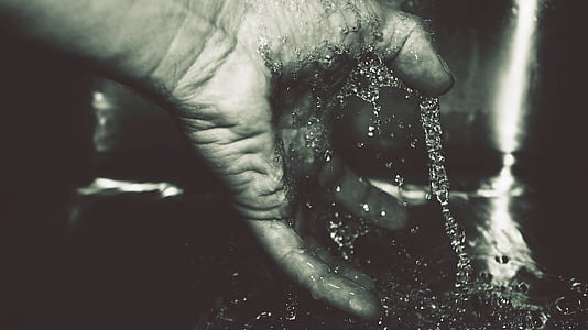 henkilö, koskettaa, vesi, grayscaled, kuva, musta ja valkoinen, käsi