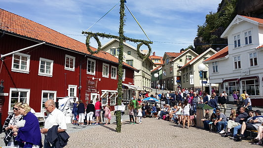 ingrid bergman square, celebrations, people, summer, fjällbacka