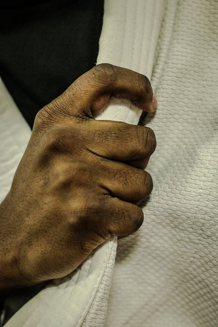 Judo als Jocs, mans, quimono, part del cos humà, mà humana, només un home, una persona