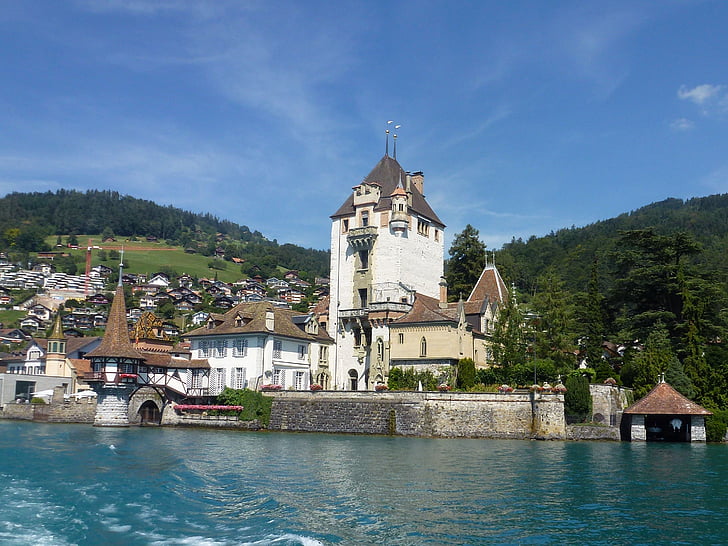 a Schloss oberhofen, Berni-felvidék, tó, festői, Svájc, hegyek, nyári
