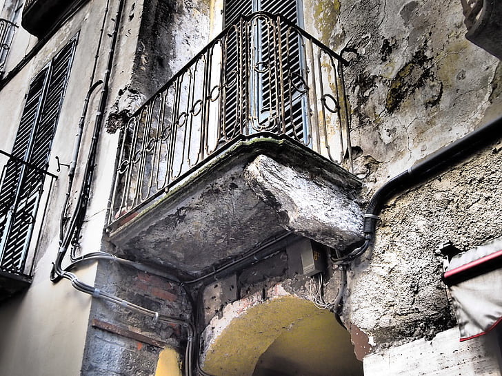 Como, Italia, balcone, facciata