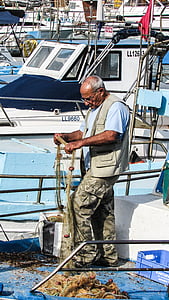 漁師, ネット, 網を固定, 釣り, 伝統的です, ハーバー, キプロス